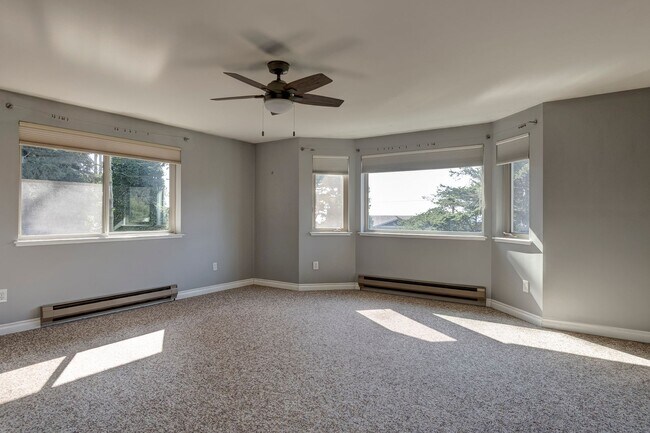 Building Photo - 3 Bed 3 Bath Home near West Beach