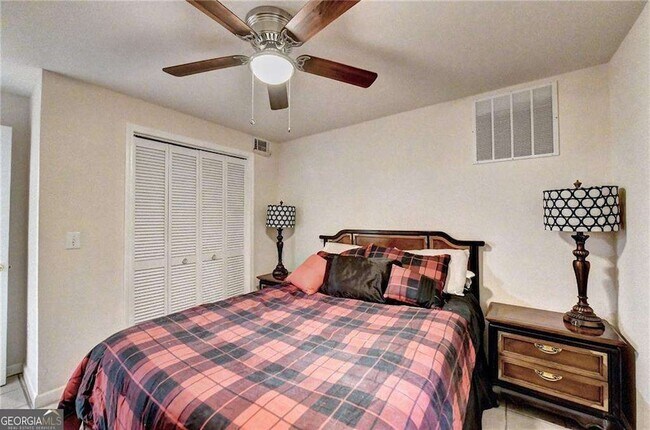 Building Photo - 6490 Tuggle Dr