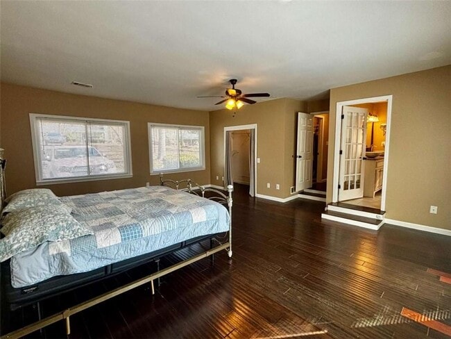 Building Photo - 125 Lantern Ridge Dr