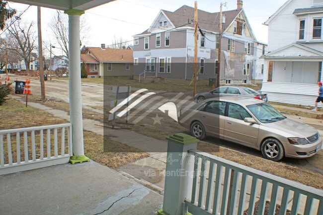 Building Photo - 419 Alberta St