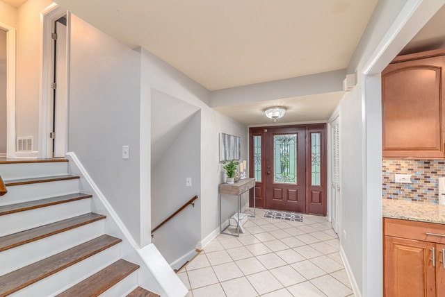 Building Photo - 21W021 Marlborough Ln