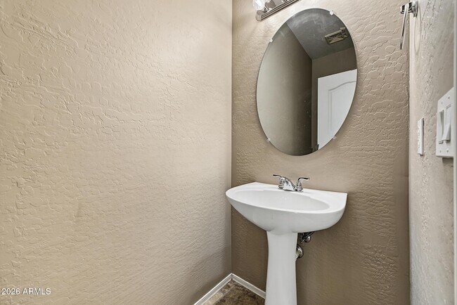 Building Photo - 1433 E Canyon Creek Dr