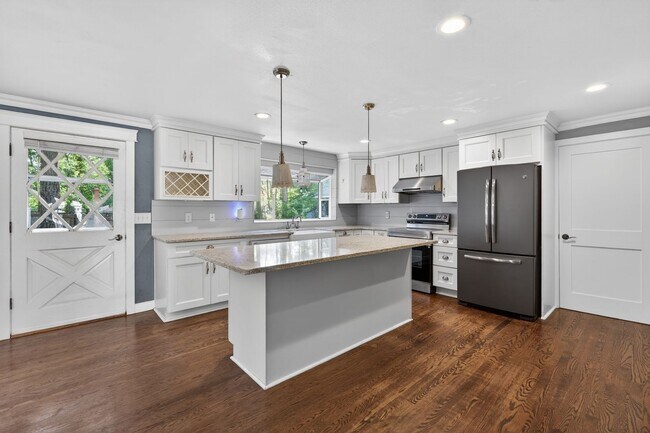 Building Photo - The Ultimate Gig Harbor Retreat!