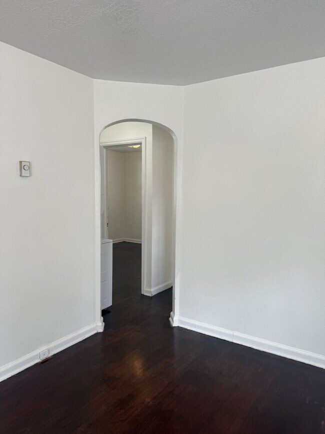 Building Photo - 428 S 10th Ave