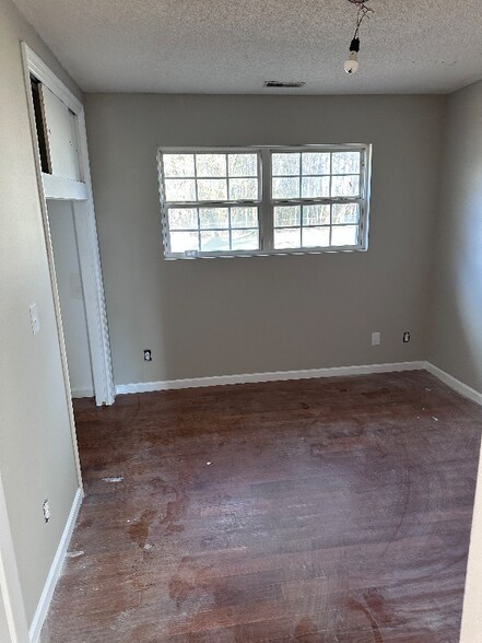 Building Photo - 511 Marlow Dr E