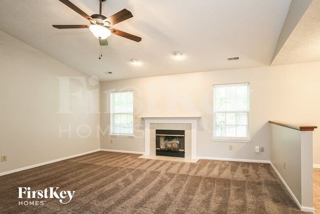 Building Photo - 557 E Pine Ridge Dr