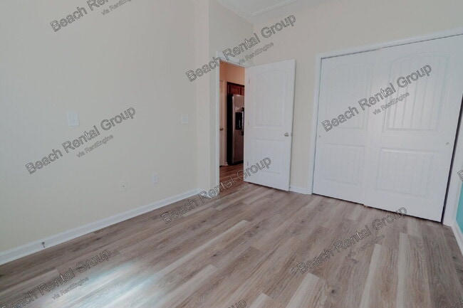 Building Photo - 605 Surfsong Way