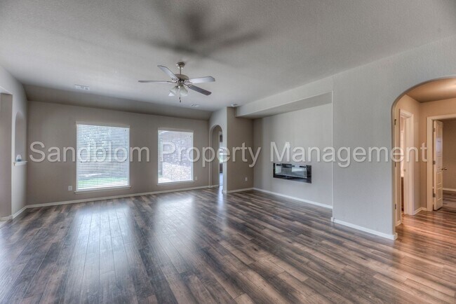 Building Photo - For Lease | Bixby | $2999 Rent | Available...