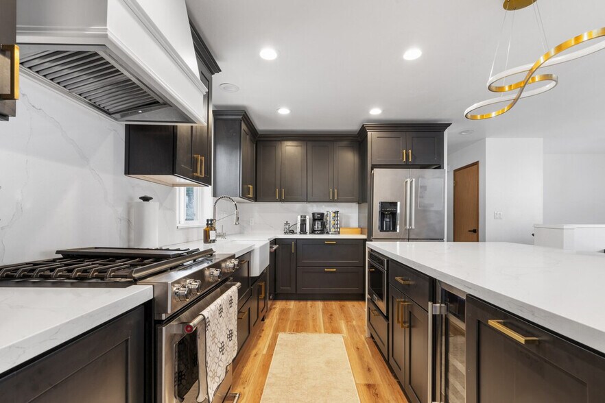 Building Photo - 705 24th Ave