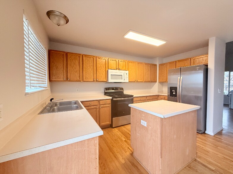 Building Photo - 7023 Bonnie Brae Ln