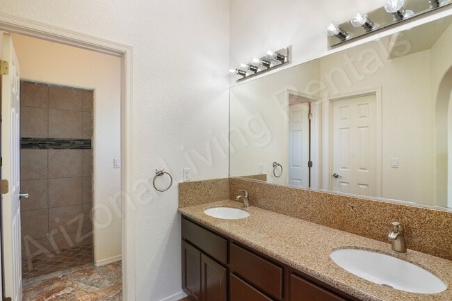 Building Photo - CUL-DE-SAC POOL HOME!