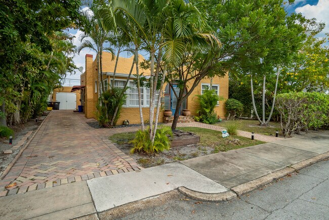 Building Photo - 321 Malverne Rd