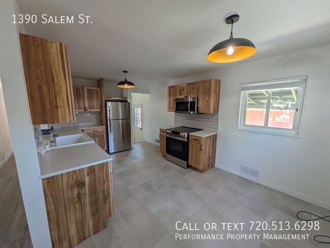 Building Photo - 1390 Salem St