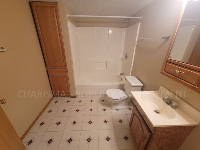 Building Photo - COZY 3 BD, 2 BA HOUSE IN NORTHWEST SIOUX FALLS!