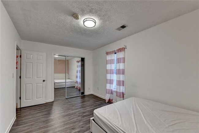 Building Photo - 235 Ruby Forest Pkwy