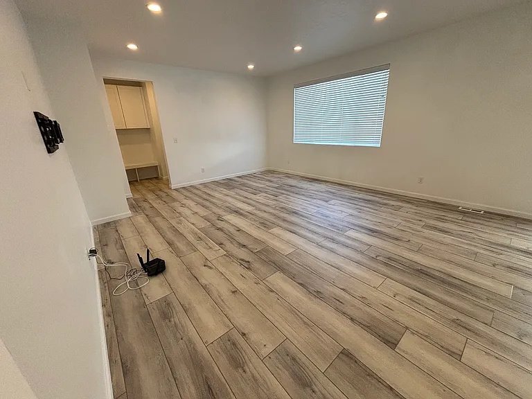 Building Photo - 2042 N Elderberry Dr