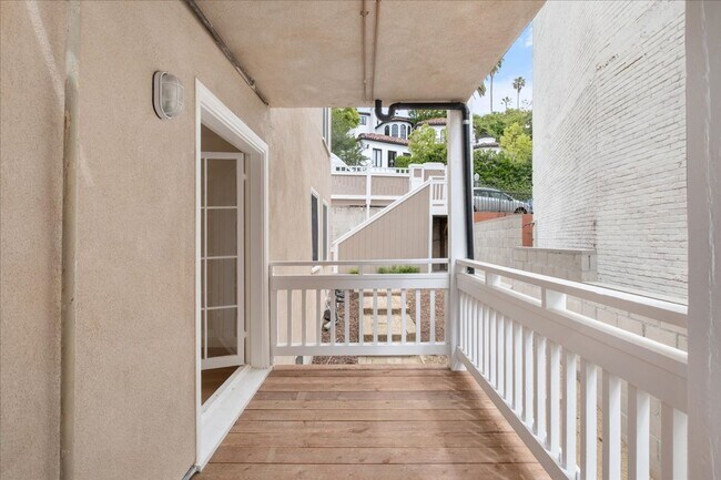 Building Photo - Emmet Terrace Triplex