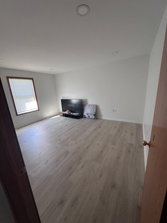 Master bedroom - 5047 Hermitage Trail