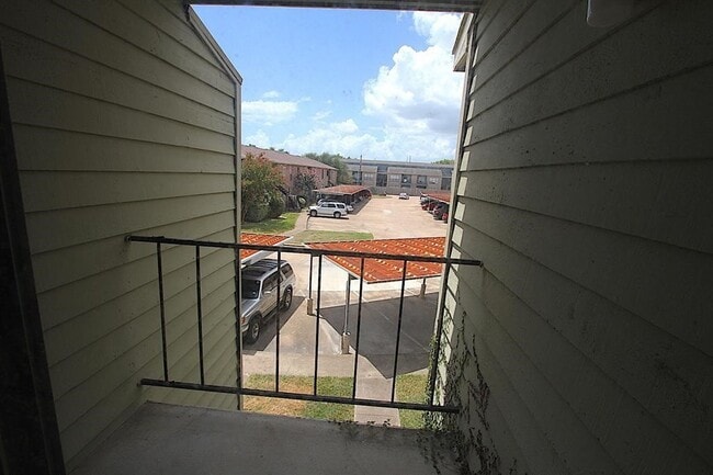 Building Photo - 18800 Egret Bay Blvd
