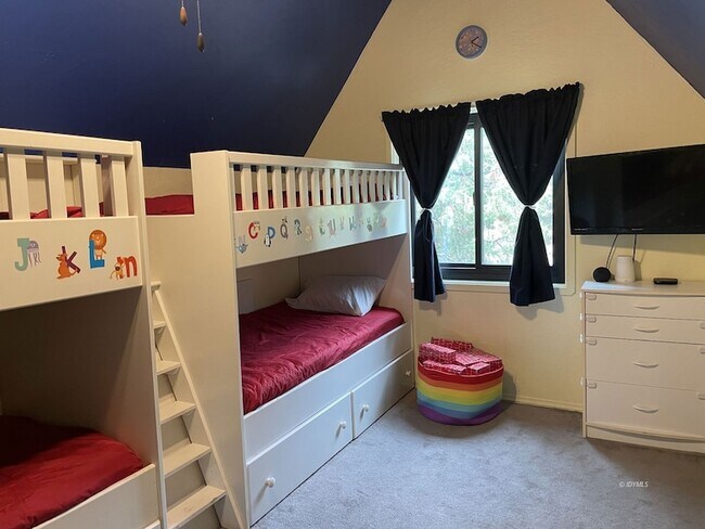 Building Photo - 52633 Sunset Dr