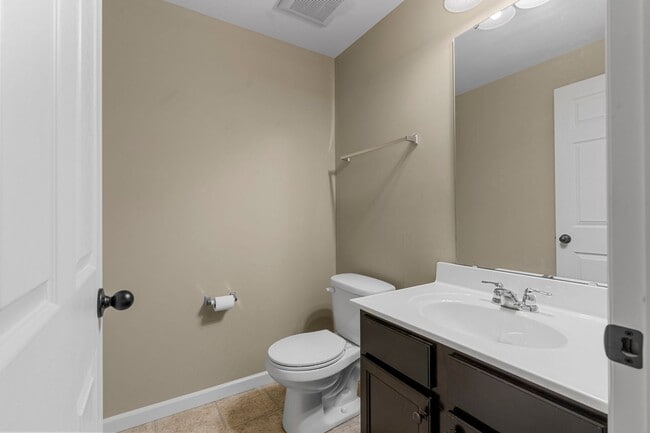 Building Photo - Stunning Former Display Home on a Quiet Cu...