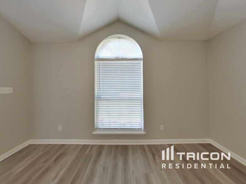 Building Photo - 1106 Castleman Dr