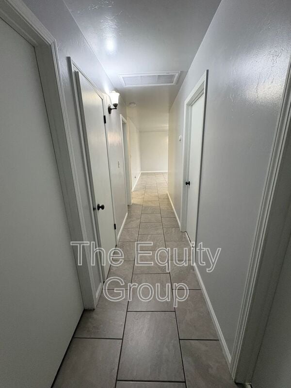 Building Photo - 4122 W Monte Vista Ave