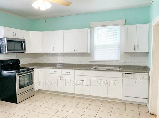 Building Photo - 330 Valley St