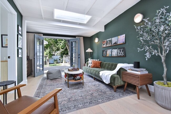 Building Photo - Stunning Spanish Home