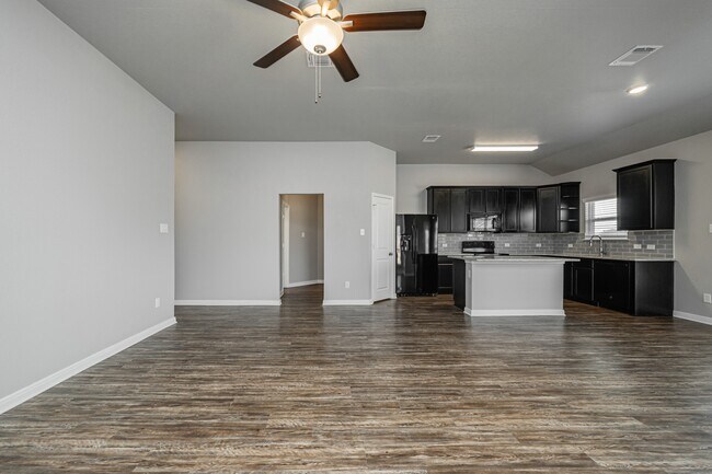 Building Photo - 602 Hollyhock Dr