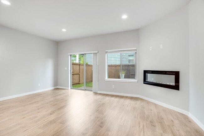 Building Photo - Beautiful 3 Bed, 2.5 Bath Rental Home in H...