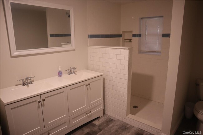 Building Photo - 32 Poplar Dr