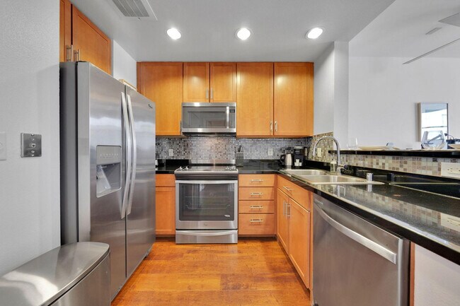 Building Photo - 355 Berry St