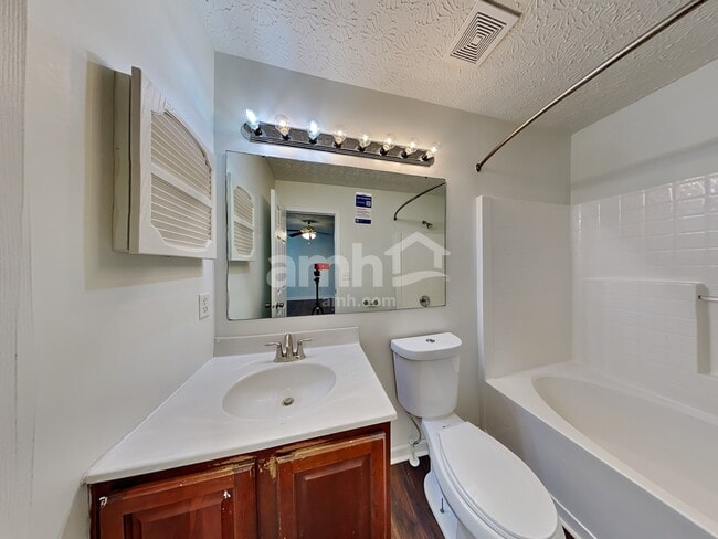 Building Photo - 837 Avalon Dr