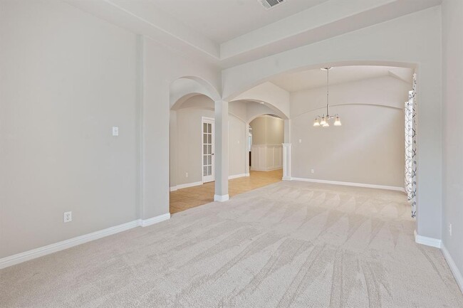 Building Photo - 1104 Lynsenko Dr