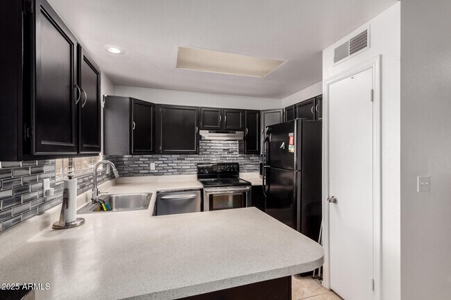 Building Photo - 6038 W Gelding Dr