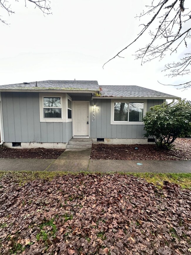 Primary Photo - Beautiful Remodeled 3 Bed Room 1 and 3/4 B...