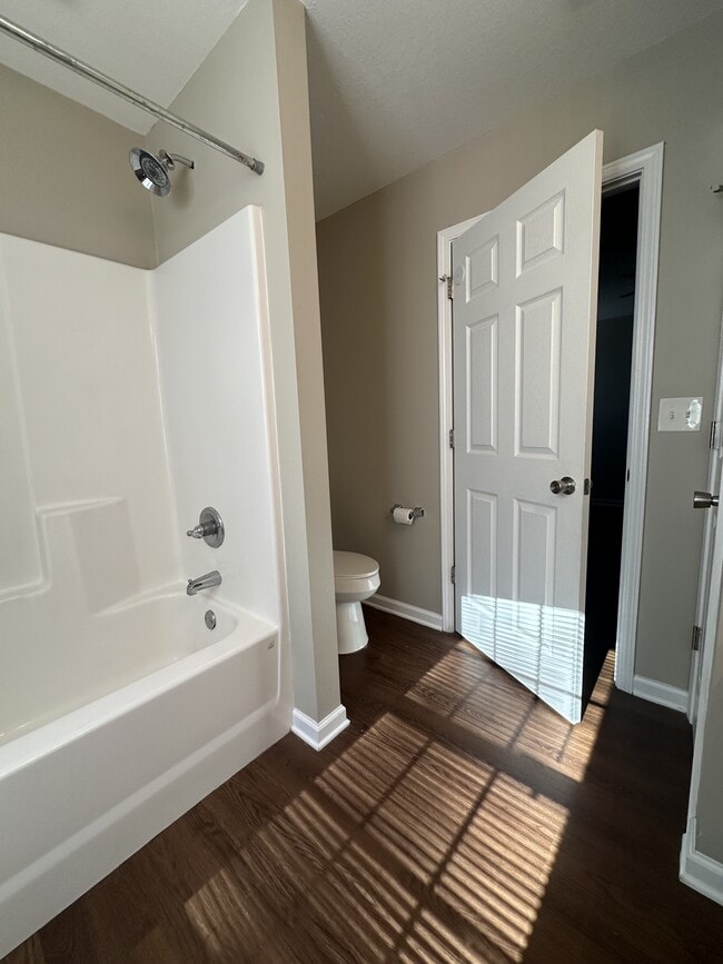 Building Photo - 128 Branch St