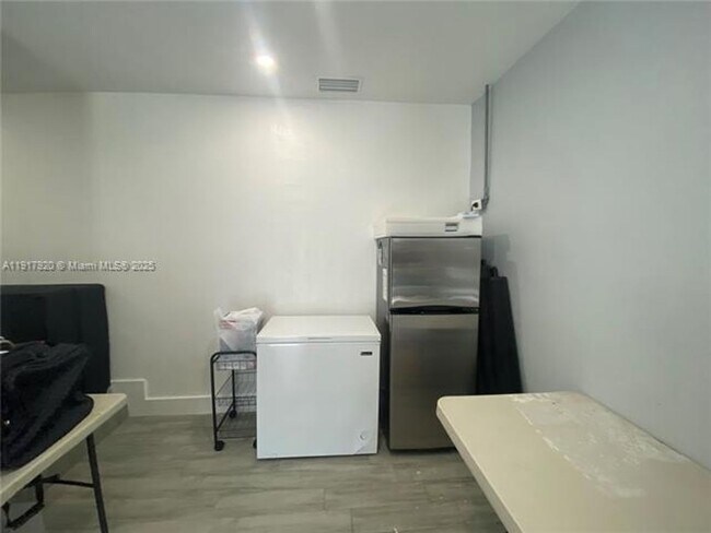 Building Photo - 7010 SW 144th Pl