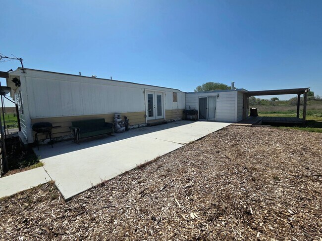 Building Photo - 3 Bed, 2 Bath Country-Home on 5 Acres