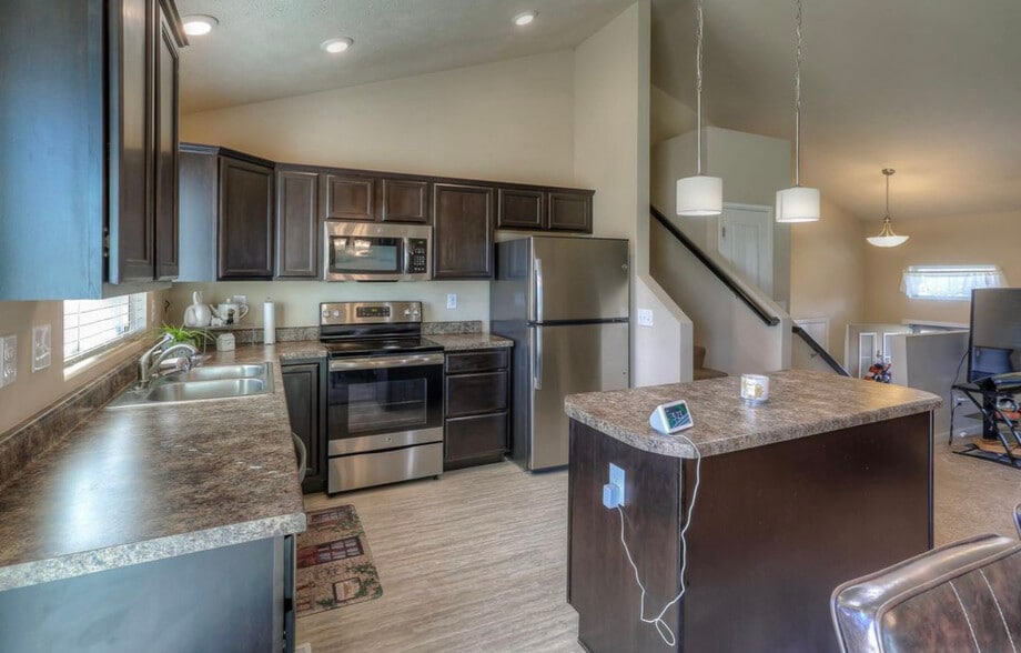 Building Photo - 9135 Hanover St