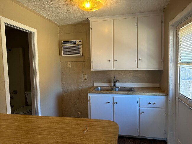 Building Photo - Ready for move in