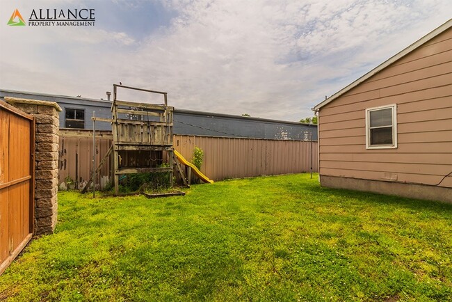 Building Photo - 360° VIRTUAL TOUR ~ Great Location off For...