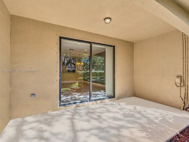 Building Photo - 3878 Tree Top Dr