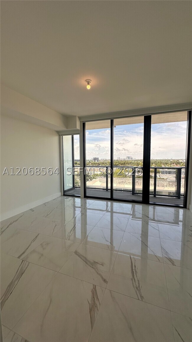 Building Photo - 1170 Hallandale Ave
