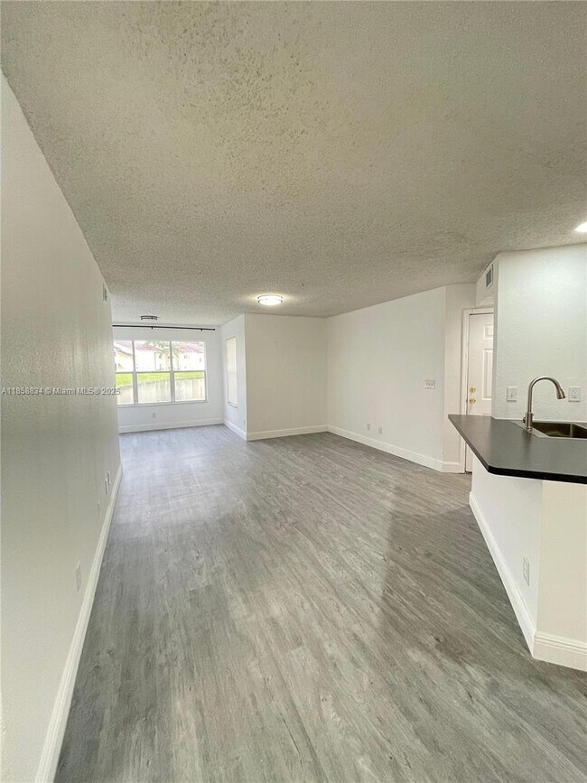 Building Photo - 12400 Vista Isles Dr