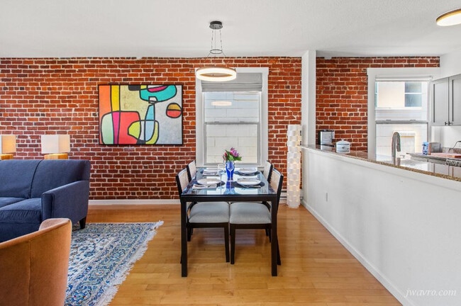 Building Photo - 323 29th St