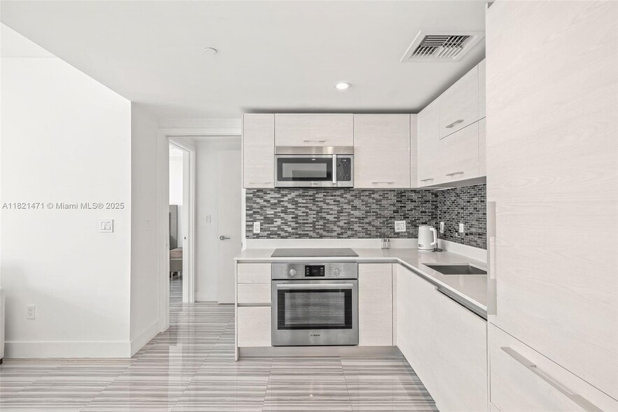Building Photo - 1300 S Miami Ave