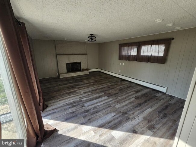 Building Photo - 5885 Avis Ln