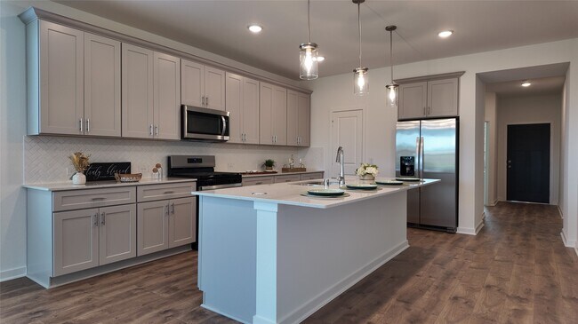 Building Photo - 15655 Maple